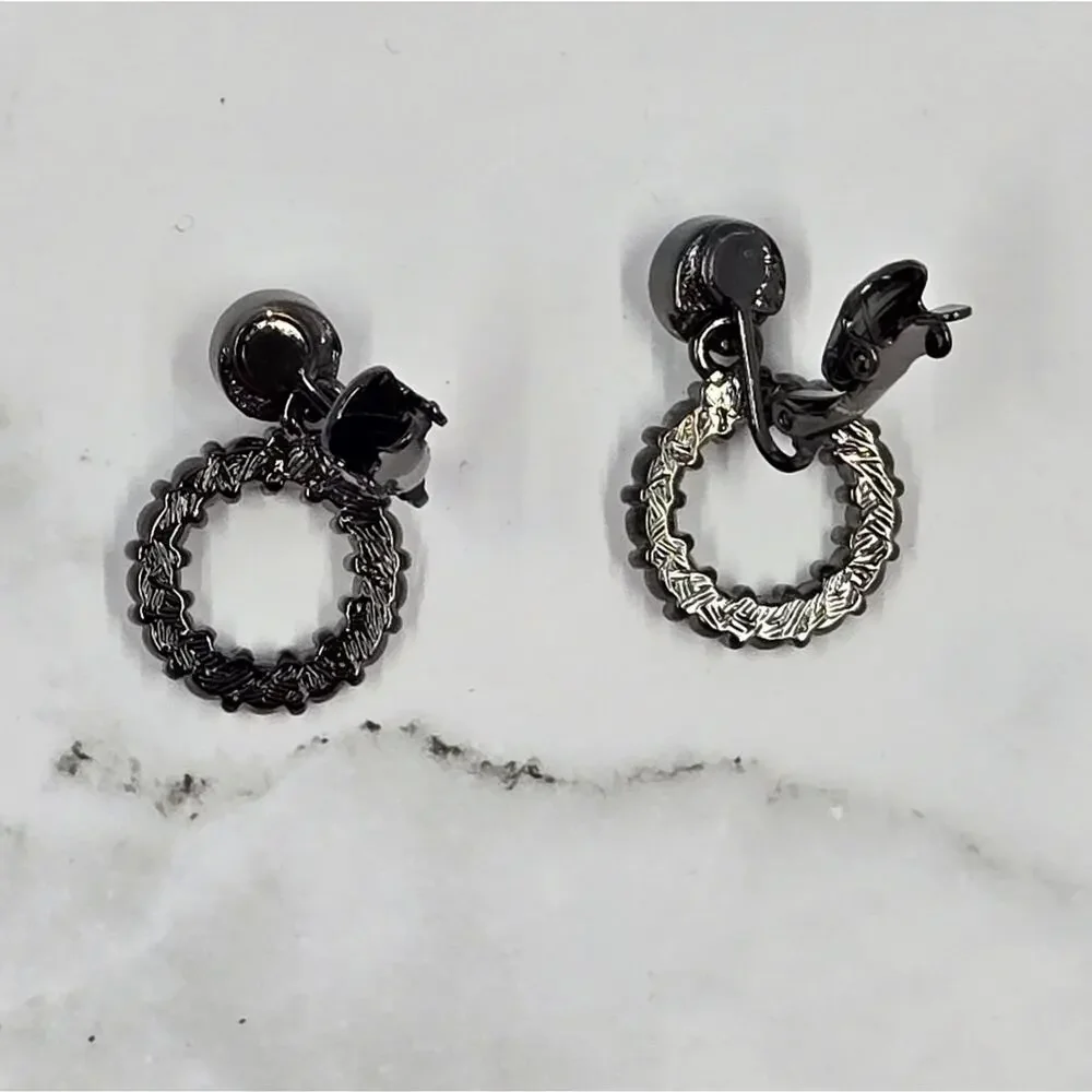 NWT Trifari Black & Clear Gem Circle Clip-On Earrings - Picture 4 of 10